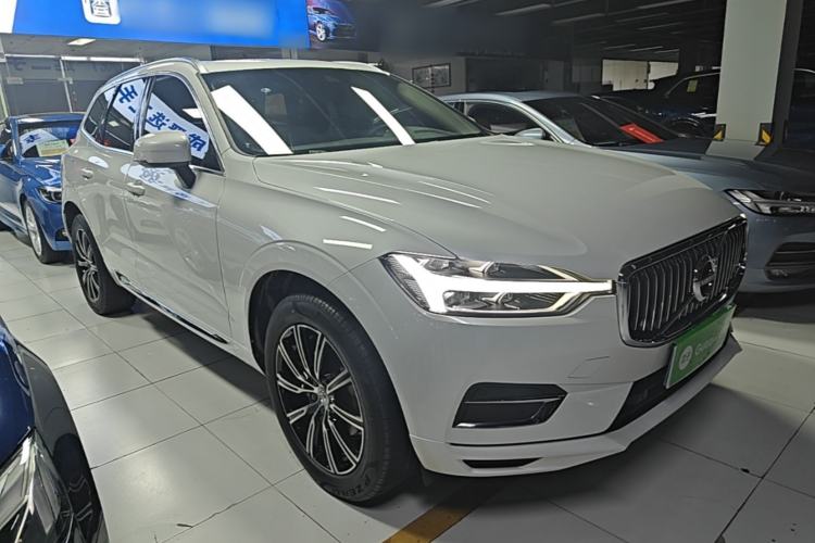 Used Volvo XC60 2021 T5 4x4 Smart Luxury Edition Front Right 45 Deg