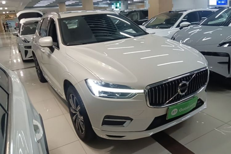 Used Volvo XC60 2021 T5 4x4 Smart Luxury Edition Front Right 45 Deg