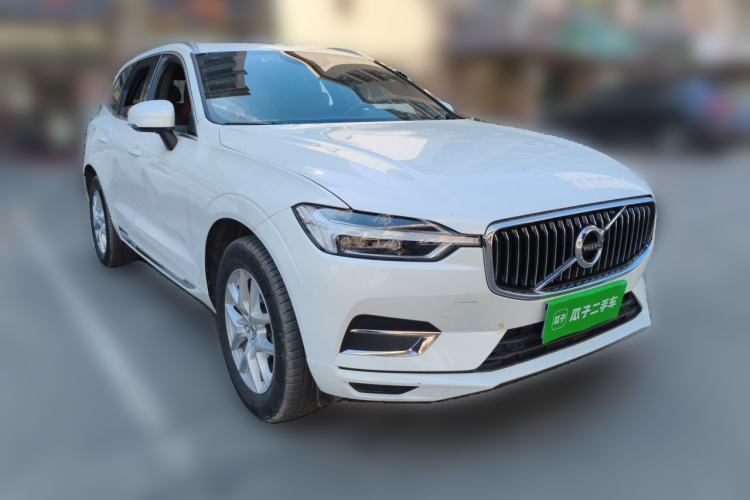 Used Volvo XC60 2021 T5 4x4 Smart Luxury Edition Front Right 45 Deg