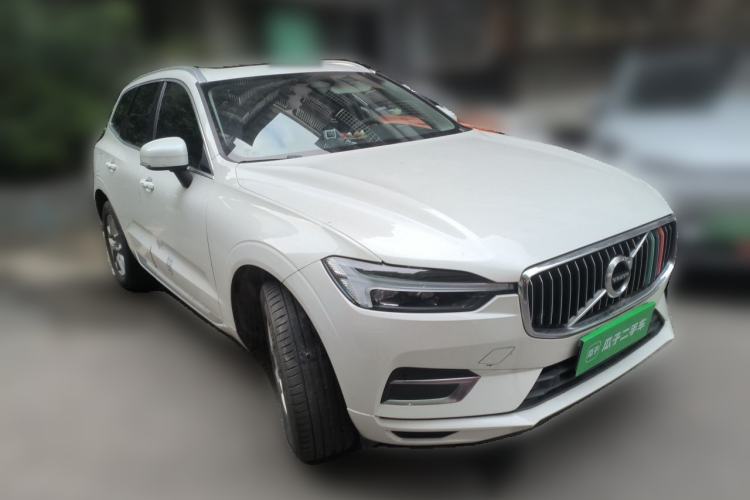 Used Volvo XC60 2021 T5 4x4 Smart Luxury Edition Front Right 45 Deg