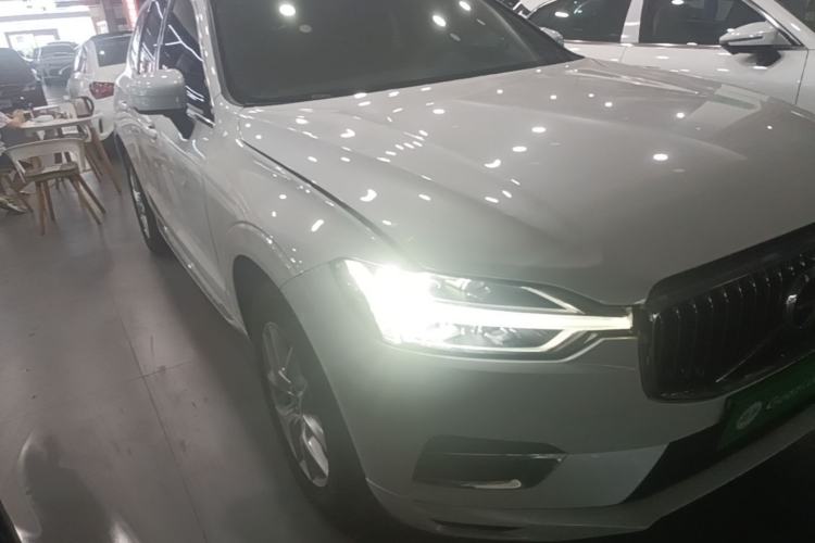 Used Volvo XC60 2021 T5 4x4 Smart Luxury Edition Front Right 45 Deg