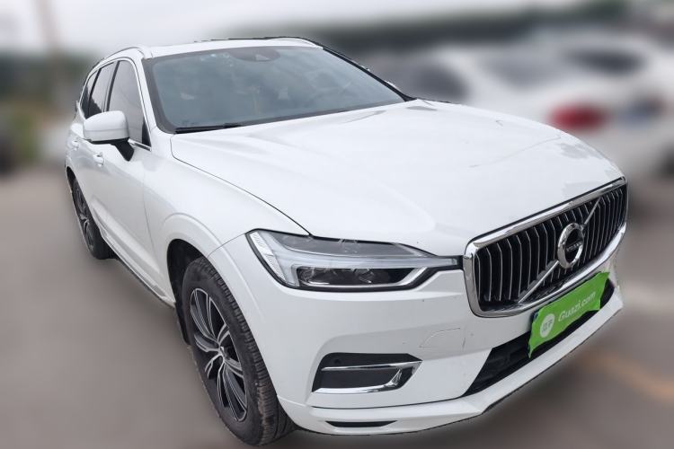 Used Volvo XC60 2021 T5 4x4 Smart Luxury Edition Front Right 45 Deg