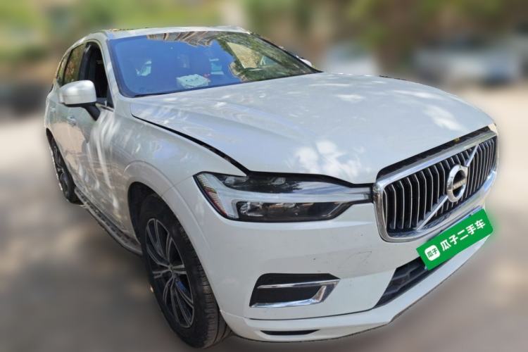 Used Volvo XC60 2021 T5 4x4 Smart Luxury Edition Front Right 45 Deg