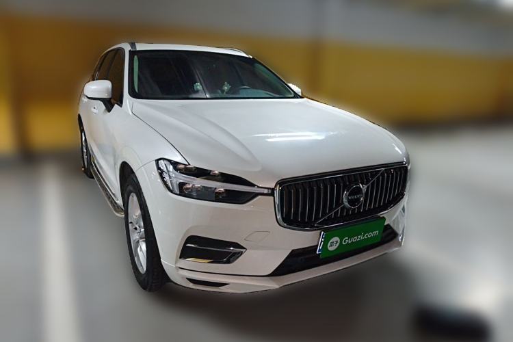 Used Volvo XC60 2021 T5 4x4 Smart Luxury Edition Front Right 45 Deg