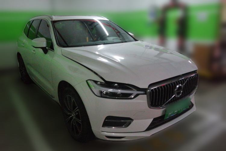 Used Volvo XC60 2021 T5 4x4 Smart Luxury Edition Front Right 45 Deg