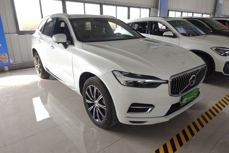 Used Volvo XC60 2021 T5 4x4 Smart Luxury Edition Front Right 45 Deg