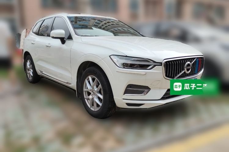 Used Volvo XC60 2021 T5 4x4 Smart Luxury Edition Front Right 45 Deg