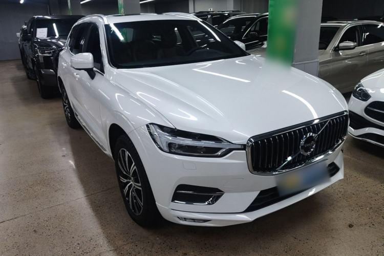 Used Volvo XC60 2021 T5 4x4 Zhiya Luxury Edition Front Right 45 Deg