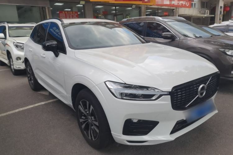 Used Volvo XC60 2021 T5 4x4 Zhiyi Sport Edition Front Right 45 Deg