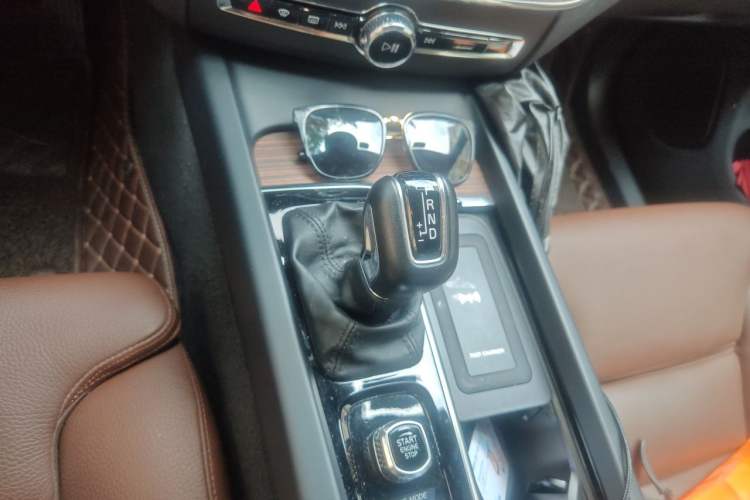 Used Volvo XC60 2021 T5 4x4 Smart Luxury Edition Gear Lever