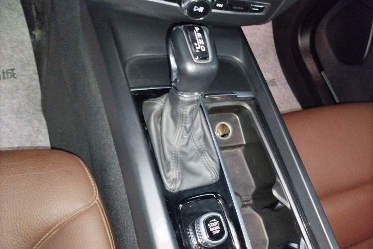 Used Volvo XC60 2021 T5 4x4 Smart Luxury Edition Gear Lever
