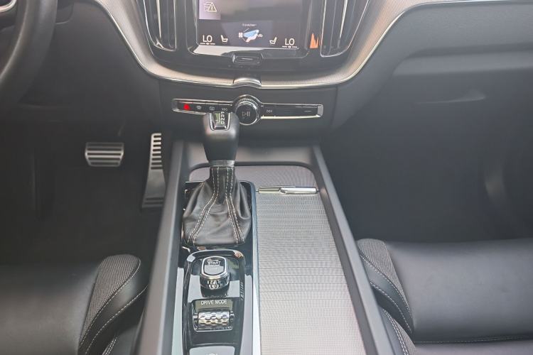 Used Volvo XC60 2021 T5 4x4 Smart & Advanced Sport Edition Gear Lever