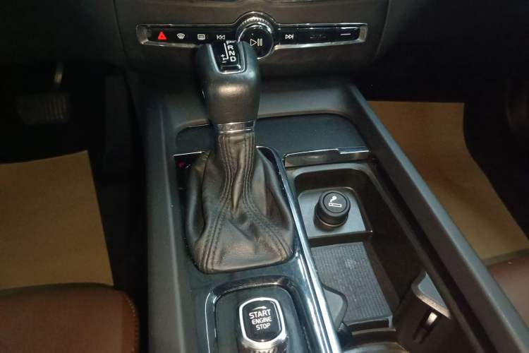 Used Volvo XC60 2021 T5 4x4 Smart Luxury Edition Gear Lever