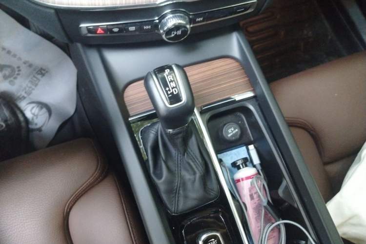 Used Volvo XC60 2021 T5 4x4 Smart Luxury Edition Gear Lever