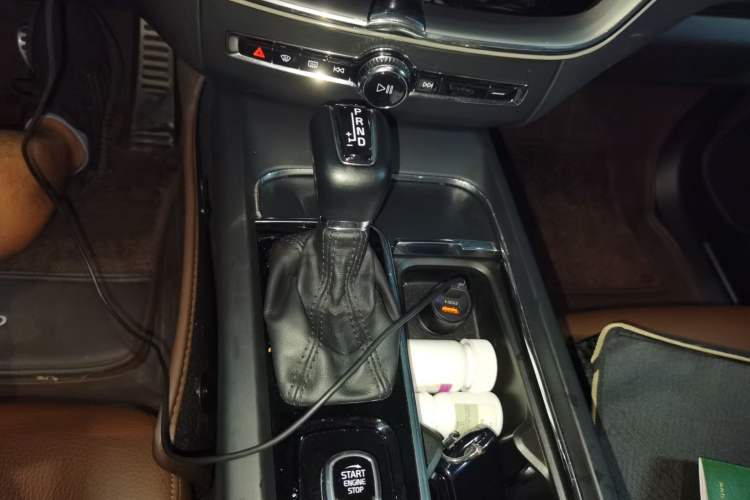 Used Volvo XC60 2021 T5 4x4 Smart Luxury Edition Gear Lever