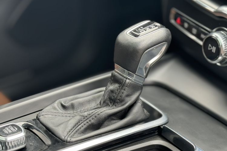 Used Volvo XC60 2021 T5 4x4 Smart Luxury Edition Gear Lever