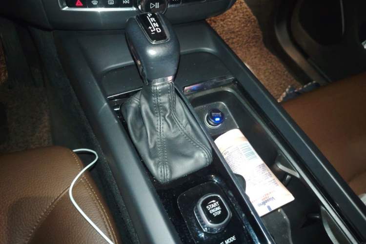 Used Volvo XC60 2021 T5 4x4 Smart Luxury Edition Gear Lever