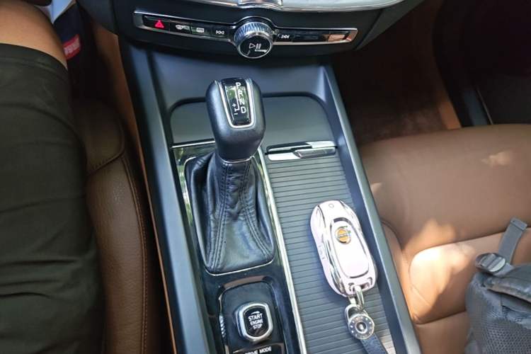 Used Volvo XC60 2021 T5 4x4 Smart Luxury Edition Gear Lever