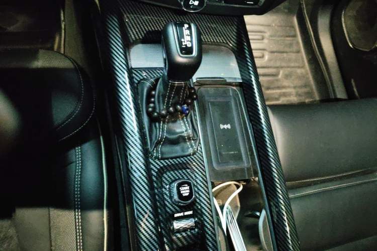 Used Volvo XC60 2021 T5 4x4 Smart & Advanced Sport Edition Gear Lever