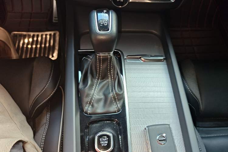Used Volvo XC60 2021 T5 4x4 Smart & Advanced Sport Edition Gear Lever