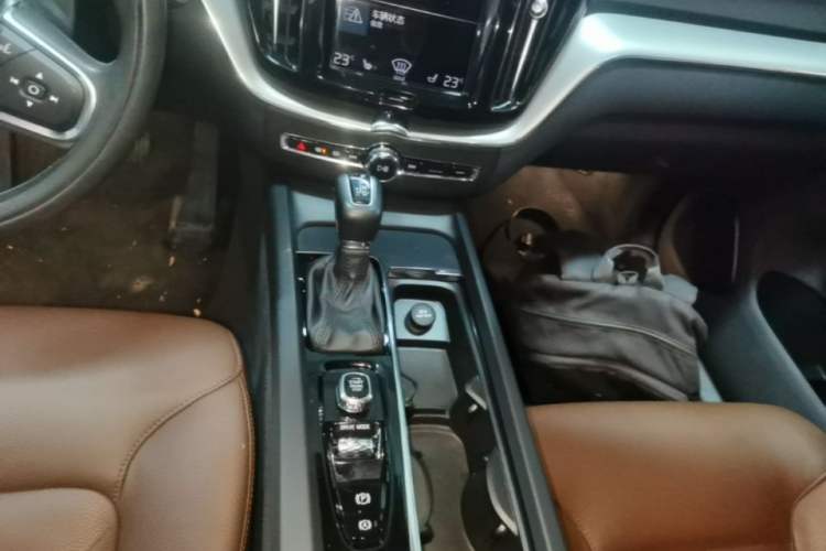 Used Volvo XC60 2021 T5 4x4 Smart Luxury Edition Gear Lever