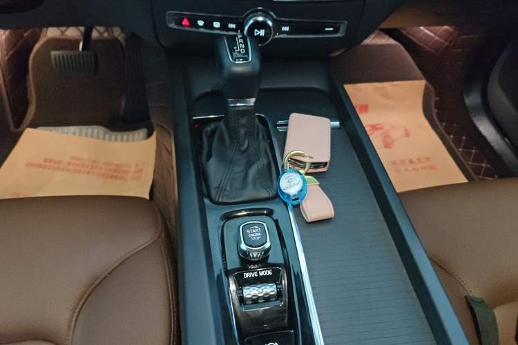 Used Volvo XC60 2021 T5 4x4 Smart Luxury Edition Gear Lever