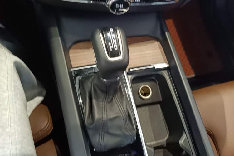 Used Volvo XC60 2021 T5 4x4 Smart Luxury Edition Gear Lever
