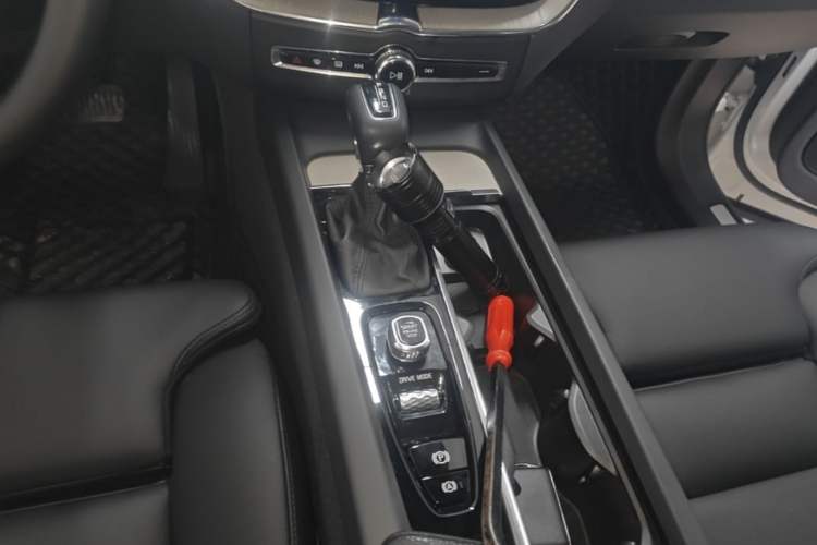 Used Volvo XC60 2021 T5 4x4 Smart Luxury Edition Gear Lever