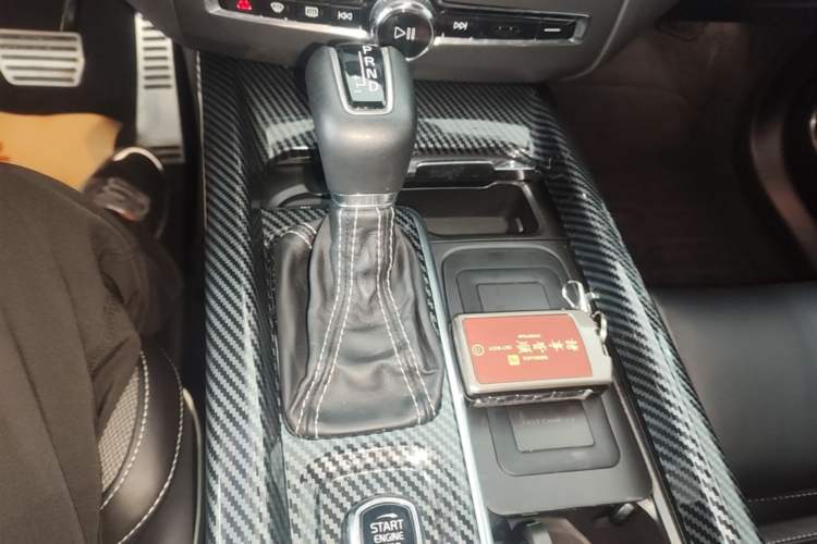 Used Volvo XC60 2021 T5 4x4 Smart & Advanced Sport Edition Gear Lever