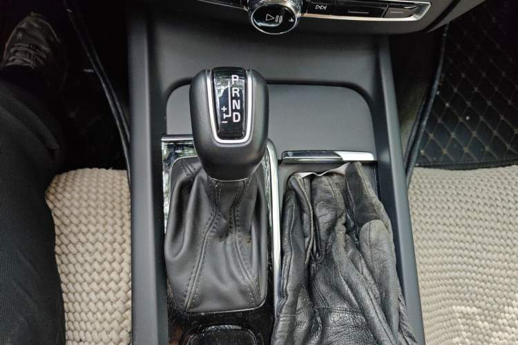 Used Volvo XC60 2021 T5 4x4 Smart Luxury Edition Gear Lever