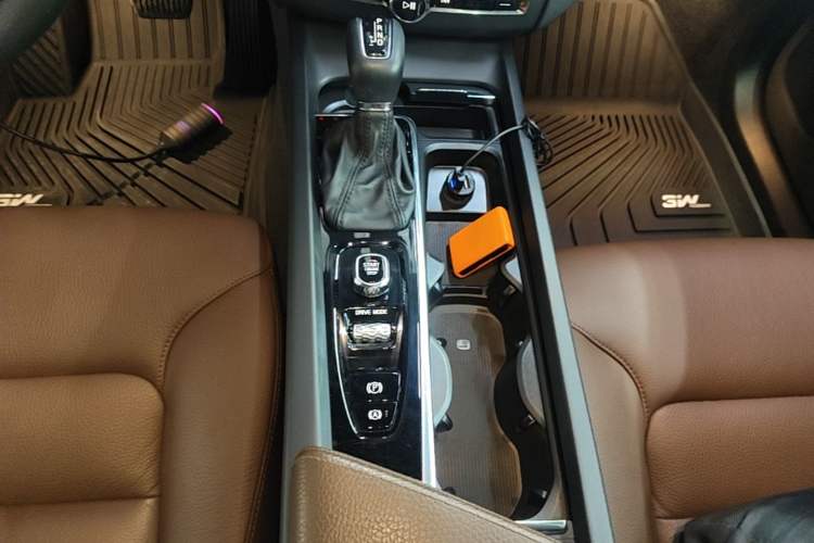 Used Volvo XC60 2021 T5 4x4 Smart Luxury Edition Gear Lever