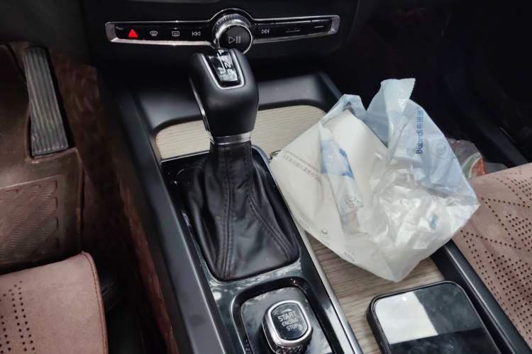 Used Volvo XC60 2021 T5 4x4 Smart Luxury Edition Gear Lever