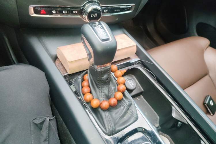 Used Volvo XC60 2021 T5 4x4 Smart Luxury Edition Gear Lever