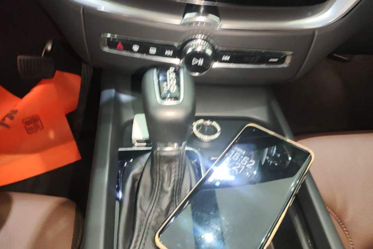 Used Volvo XC60 2021 T5 4x4 Smart Luxury Edition Gear Lever