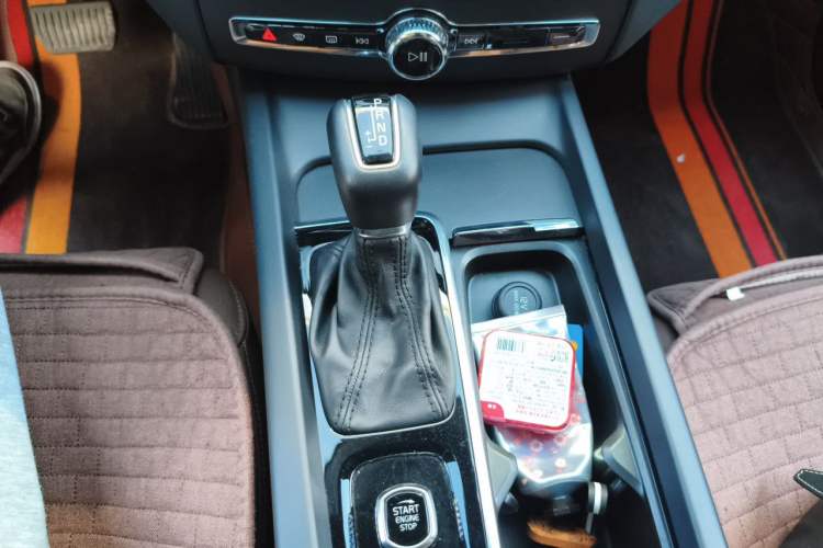 Used Volvo XC60 2021 T5 4x4 Smart Luxury Edition Gear Lever