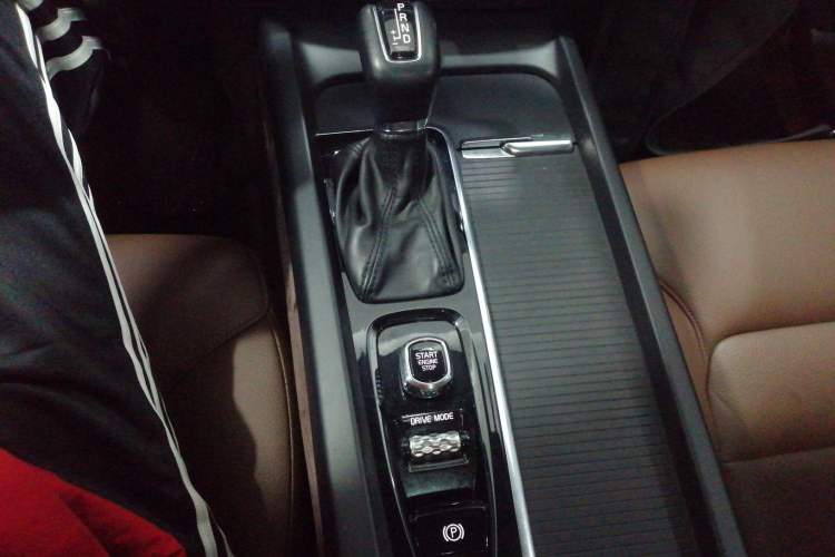 Used Volvo XC60 2021 T5 4x4 Smart Luxury Edition Gear Lever