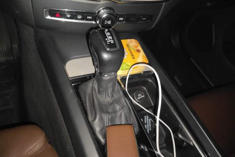 Used Volvo XC60 2021 T5 4x4 Smart Luxury Edition Gear Lever