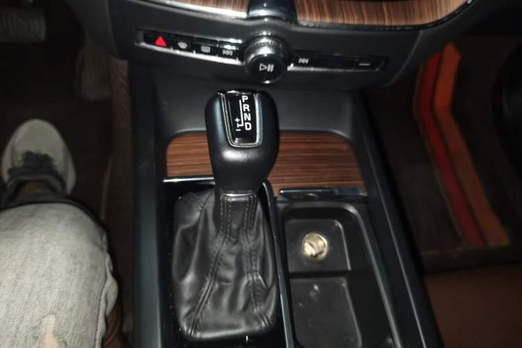 Used Volvo XC60 2021 T5 4x4 Smart Luxury Edition Gear Lever