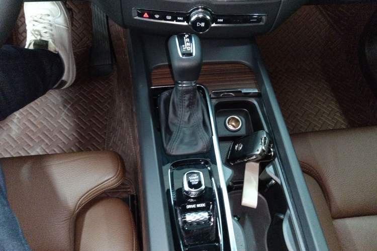 Used Volvo XC60 2021 T5 4x4 Smart Luxury Edition Gear Lever