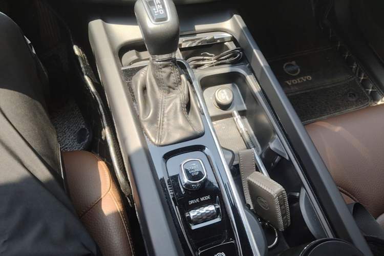 Used Volvo XC60 2021 T5 4x4 Smart Luxury Edition Gear Lever