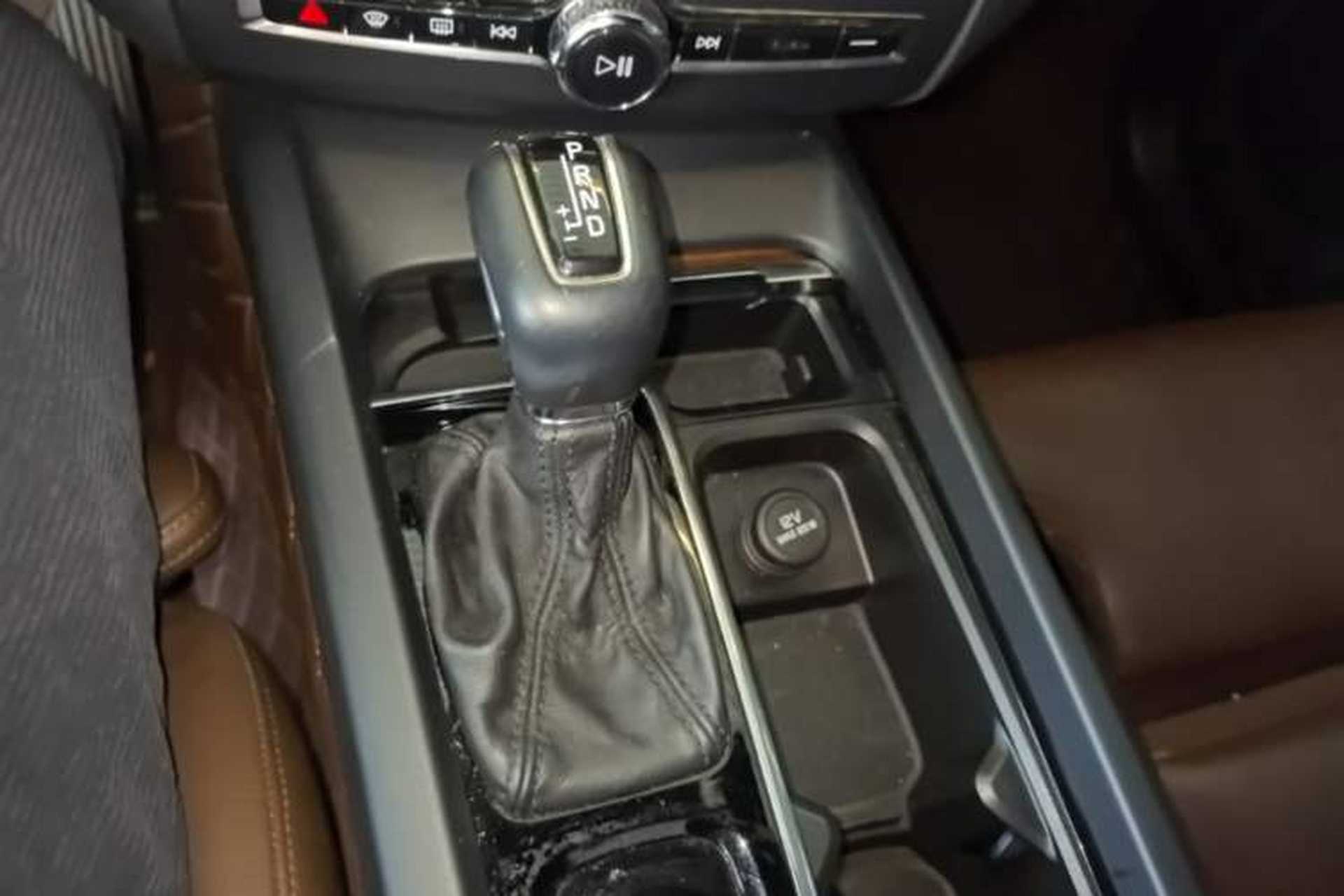 Used Volvo XC60 2021 T5 4x4 Smart Luxury Edition Gear Lever