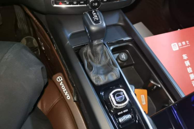 Used Volvo XC60 2021 T5 4x4 Smart Luxury Edition Gear Lever