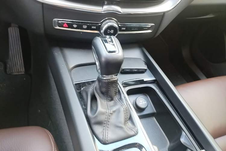 Used Volvo XC60 2021 T5 4x4 Smart Luxury Edition Gear Lever