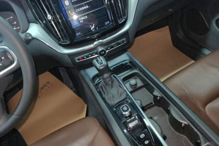 Used Volvo XC60 2021 T5 4x4 Smart Luxury Edition Gear Lever