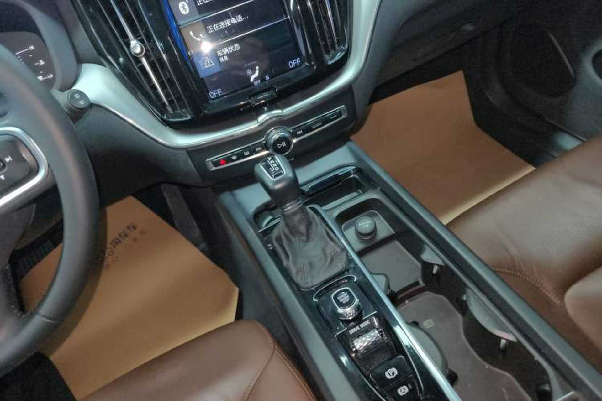Used Volvo XC60 2021 T5 4x4 Smart Luxury Edition Gear Lever