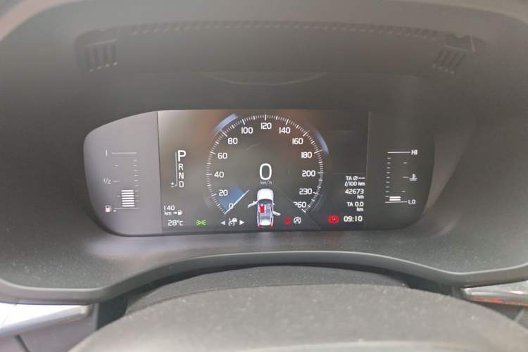 Used Volvo XC60 2021 T5 4x4 Smart Luxury Edition Instrument Cluster
