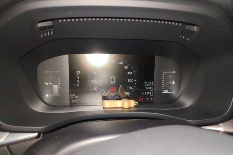 Used Volvo XC60 2021 T5 4x4 Smart Luxury Edition Instrument Cluster