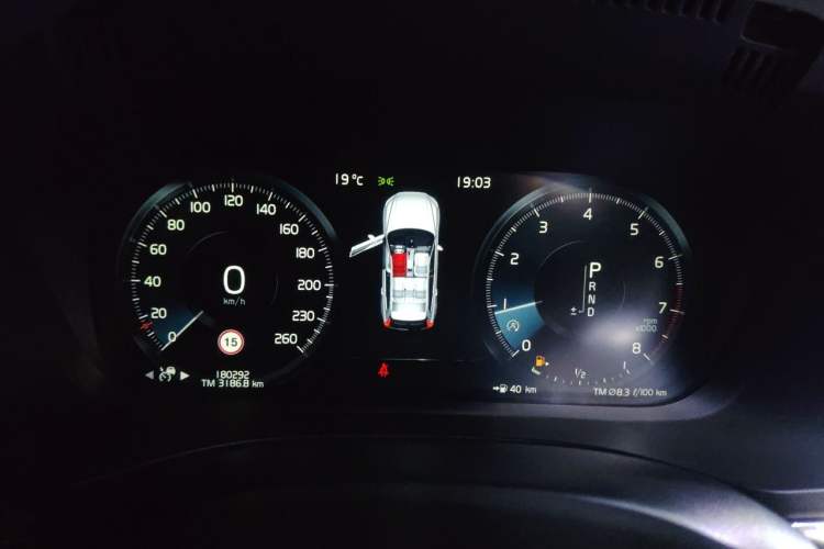 Used Volvo XC60 2021 T5 4x4 Smart Luxury Edition Instrument Cluster