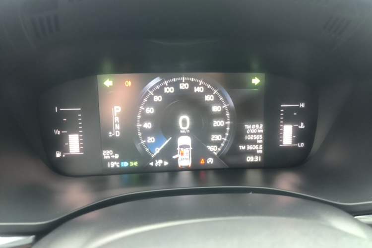 Used Volvo XC60 2021 T5 4x4 Smart Luxury Edition Instrument Cluster