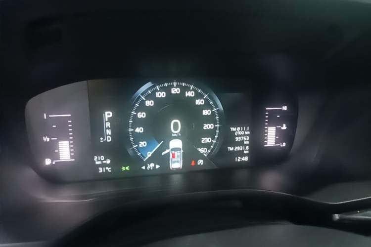 Used Volvo XC60 2021 T5 4x4 Smart Luxury Edition Instrument Cluster